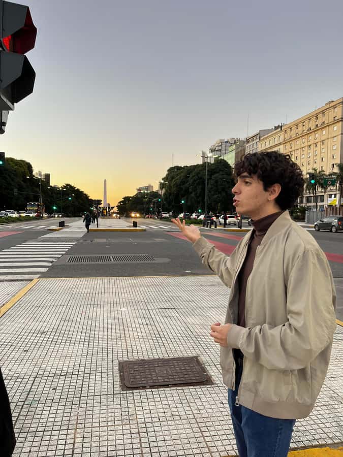 100% History and architecture of Buenos Aires - Starting beneath the Pyramid of May