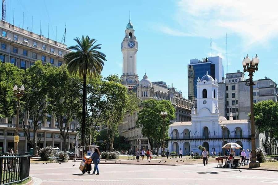 5hs Small Group City Tour of Buenos Aires with Street Food - What this Buenos Aires tour is really trying to do