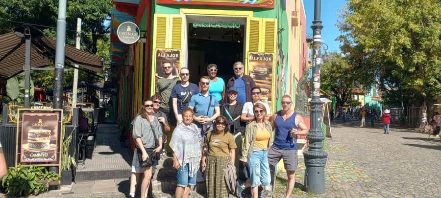 5hs Small Group City Tour of Buenos Aires with Street Food - Starting with Plaza de Mayo and the city’s political heart