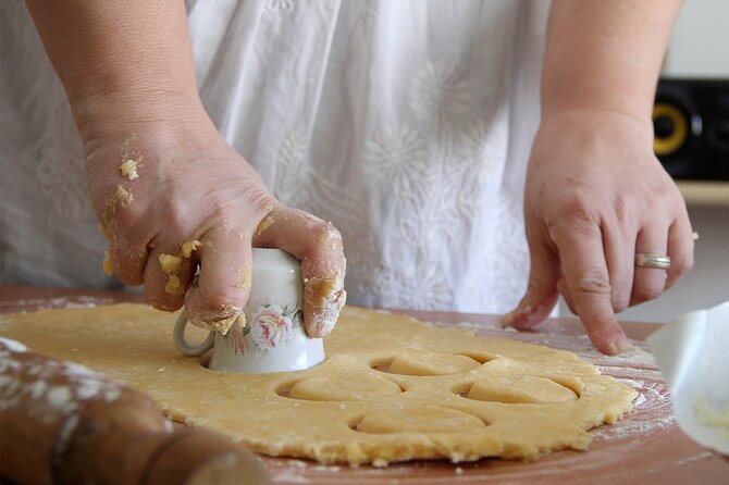 BA: Premium Empanadas & Alfajores Cooking Experience in Palermo - Making empanadas from dough to crimped edge