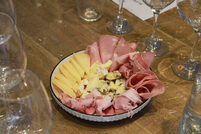 BA: Wine Tasting and Blending Experience in Palermo - Empanadas and Alcohol: A Sensible Pairing