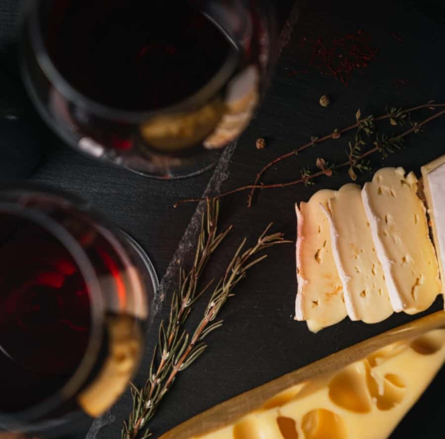 Bariloche: Patagonian Experience wine tasting - Two glasses that tell a regional story