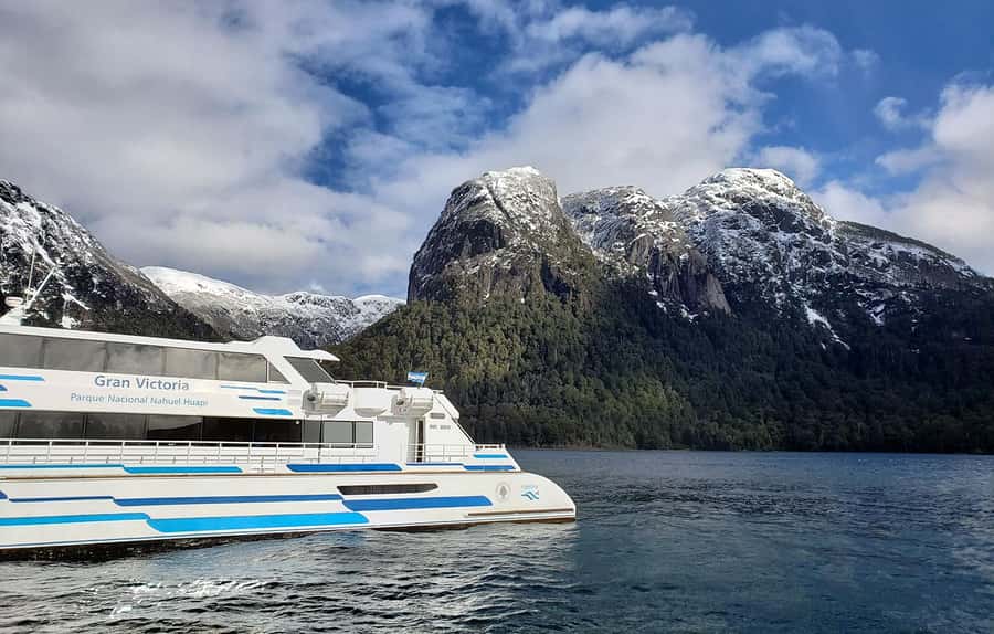 Bariloche: Puerto Blest and Cascada de los Cántaros (Waterfall of the Cantaros) - Sailing west across Lake Nahuel Huapi