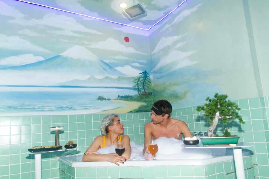 Beer Spa Experience (Buenos Aires) - Arriving at the black blind bell
