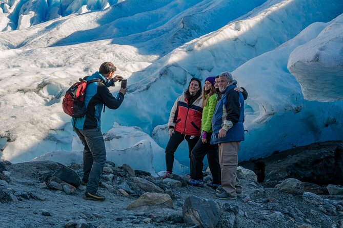 Blue Safari: Perito Moreno Glacier with Hiking and Navigation - Starting from El Calafate and reaching the park