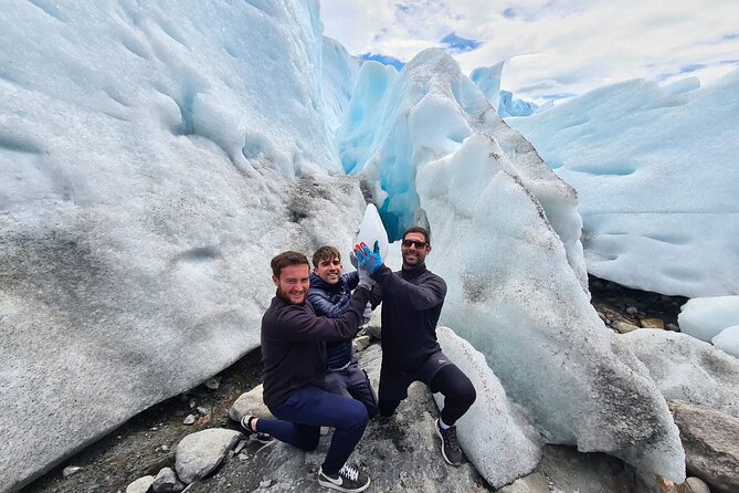 Blue Safari: Perito Moreno Glacier with Hiking and Navigation - The coastal hike beside Perito Moreno
