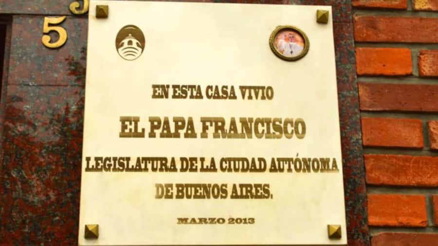 Buenos Aires 3-Hour Small Group Pope Francis Tour - The Metropolitan Cathedral and Plaza de Mayo finale