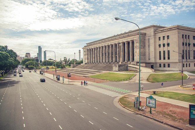 Buenos Aires Bike Tour: North Districts, Recoleta and Palermo - What the guide adds to the ride