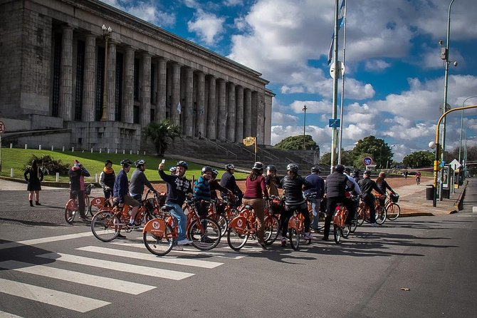 Buenos Aires Bike Tour: North Districts, Recoleta and Palermo - Traffic, cobblestones, and the real riding conditions