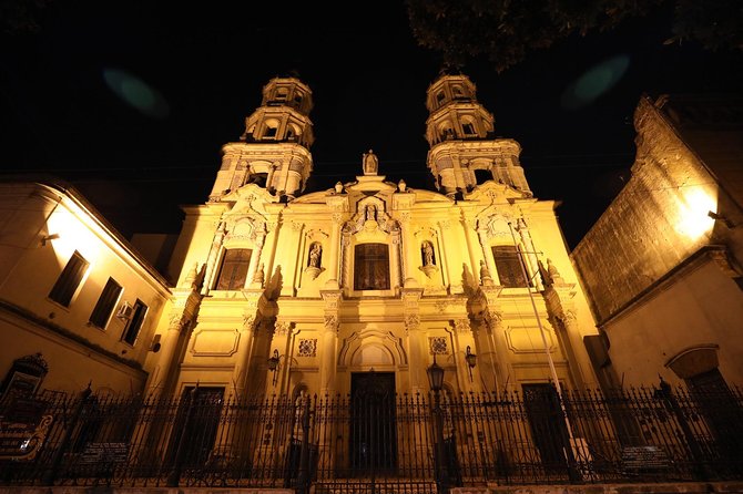 Buenos Aires by Night Private Tour with All-Inclusive Dinner - San Telmo and the possibility of street tango