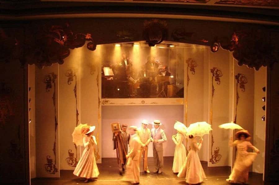 Buenos Aires: Cafe Los Angelitos Tango Show, Optional Dinner - When the lights dim, tango takes over