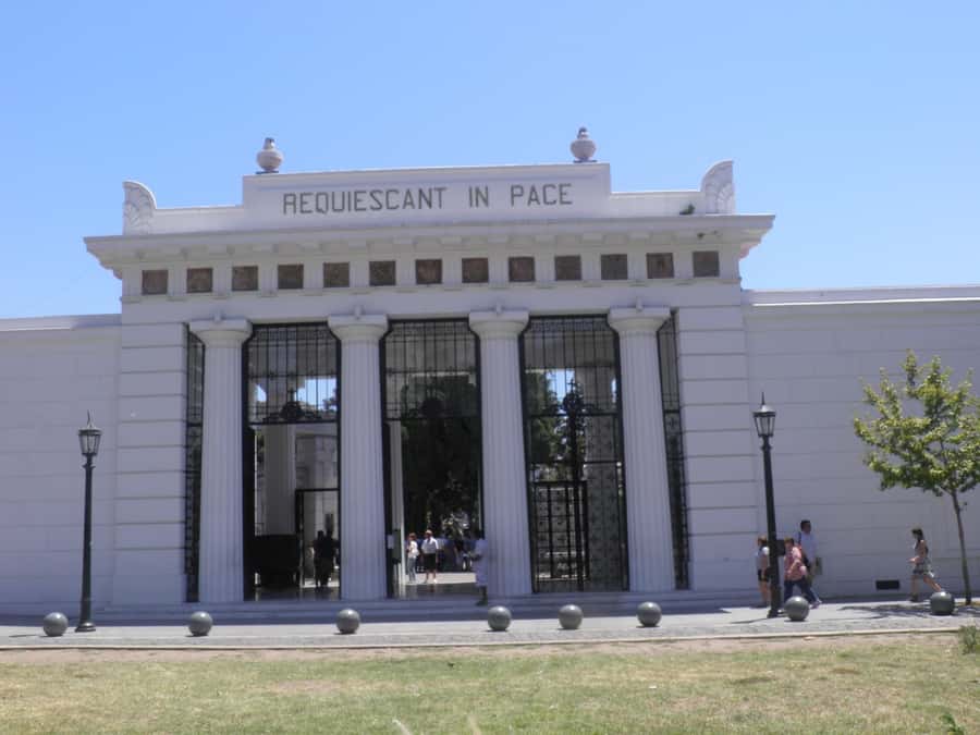 Buenos Aires: City Highlights Guided Tour with Transfer - Retiro provides a short city snapshot