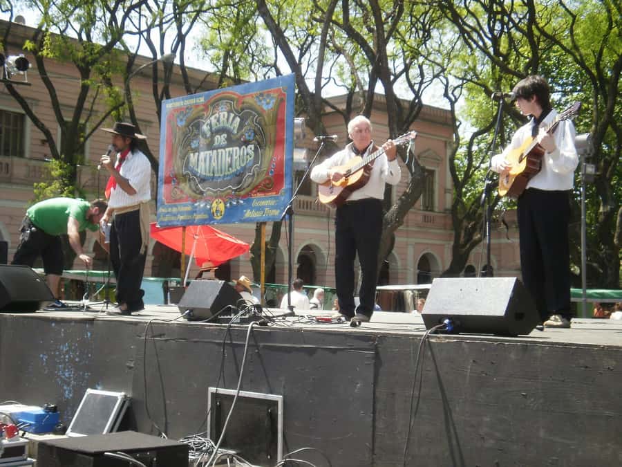 Buenos Aires Fairs: San Telmo & Mataderos Cultural Tour - Mataderos brings gaucho culture into the city