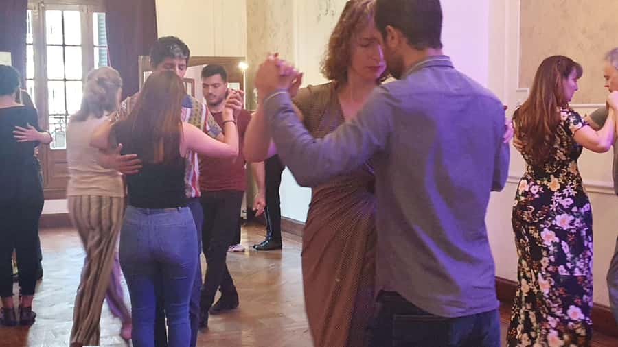 Buenos Aires: Group tango class with mate and snacks - Learning the first tango steps