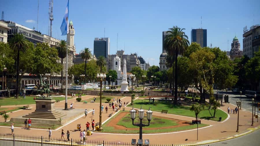 Buenos Aires: Historic District Private Guided Walking Tour - Plaza de Mayo and the founding of Buenos Aires