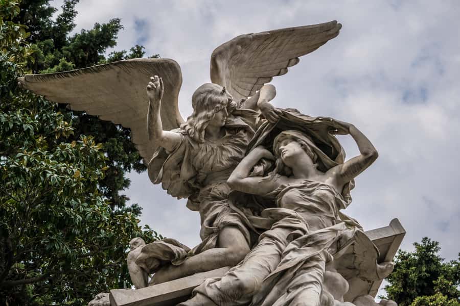 Buenos Aires: La Recoleta Cemetery Guided Tour in English - Why Recoleta Cemetery deserves two hours
