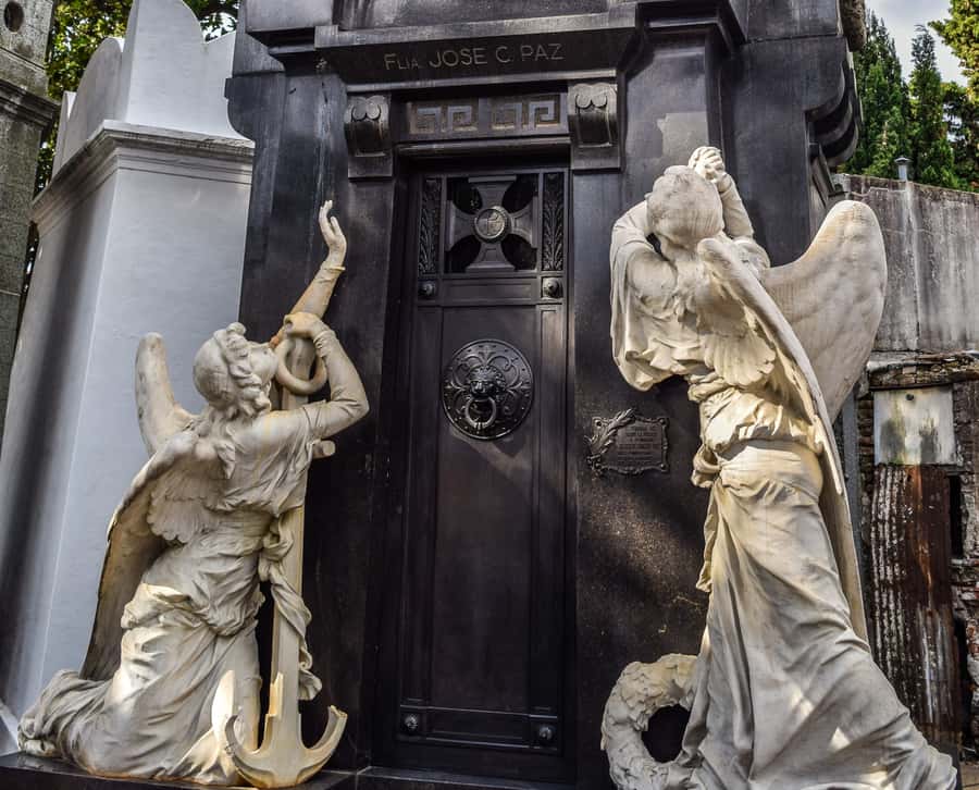 Buenos Aires: La Recoleta Cemetery Guided Tour in English - How the two-hour pace feels