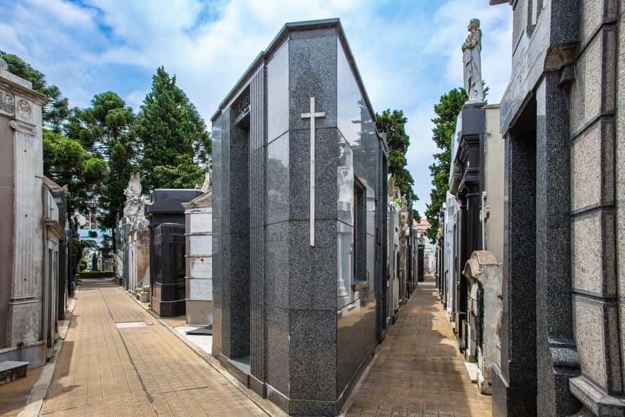 Buenos Aires: La Recoleta Cemetery Private Tour with Tickets - Following Argentina’s famous names