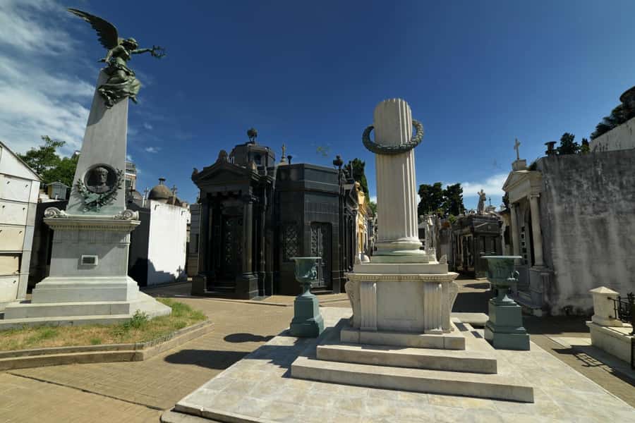 Buenos Aires: La Recoleta Cemetery Private Tour with Tickets - Looking beyond the tombs to Recoleta