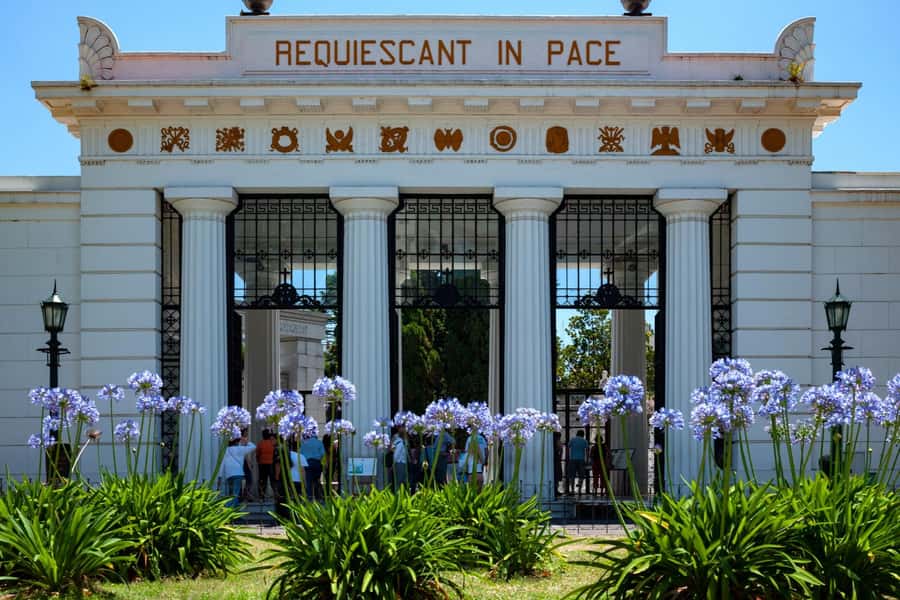 Buenos Aires: La Recoleta Cemetery Private Tour with Tickets - Starting at the La Parolaccia meeting point