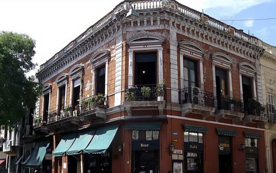 Buenos Aires Palermo Street Art Private Walking Tour - Murals, graffiti, and street installations