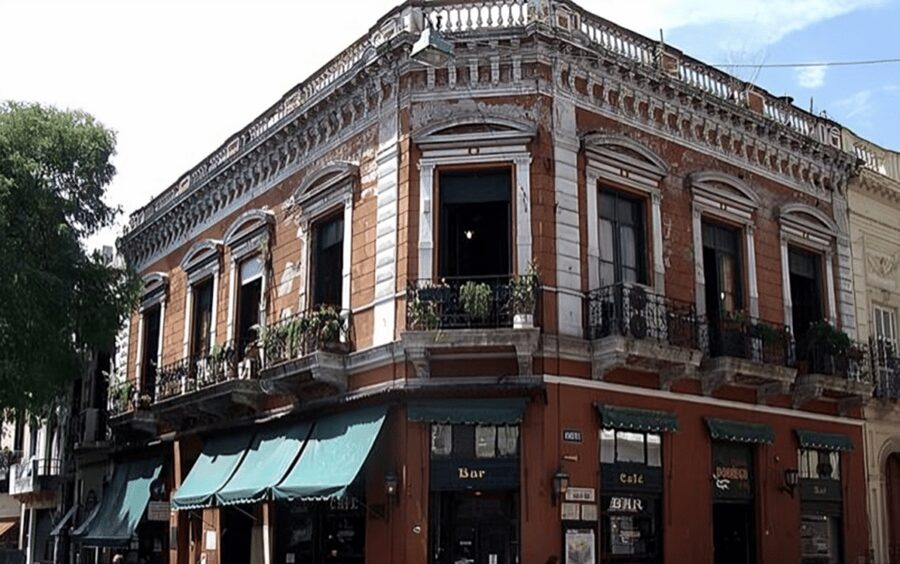 Buenos Aires Palermo Street Art Private Walking Tour - Architecture and city planning beyond the paint