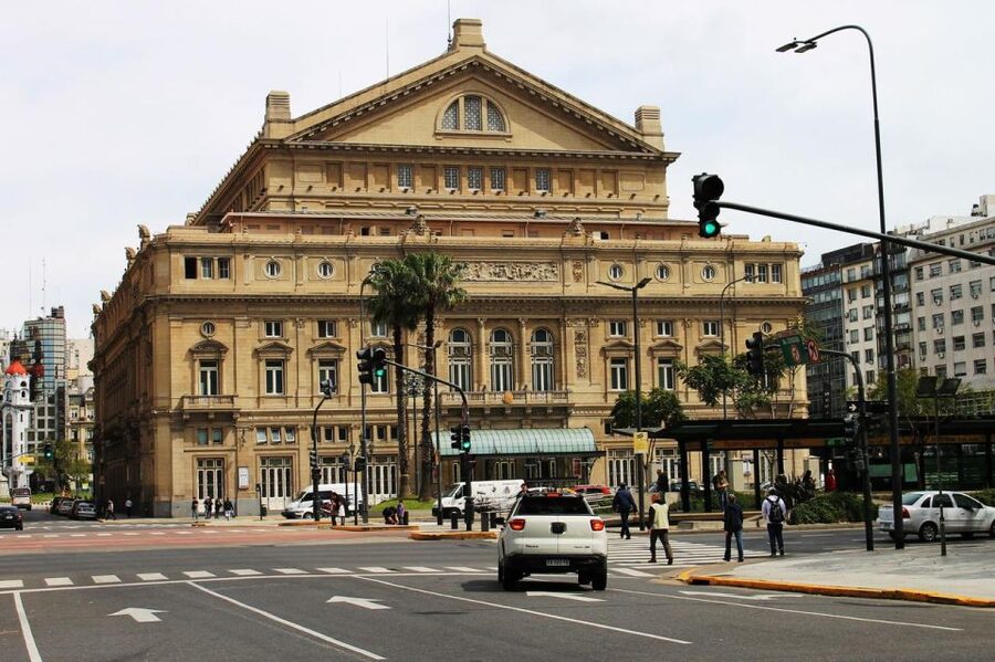 Buenos Aires: Panoramic Bus Tour - Recoleta: grand buildings and the famous cemetery