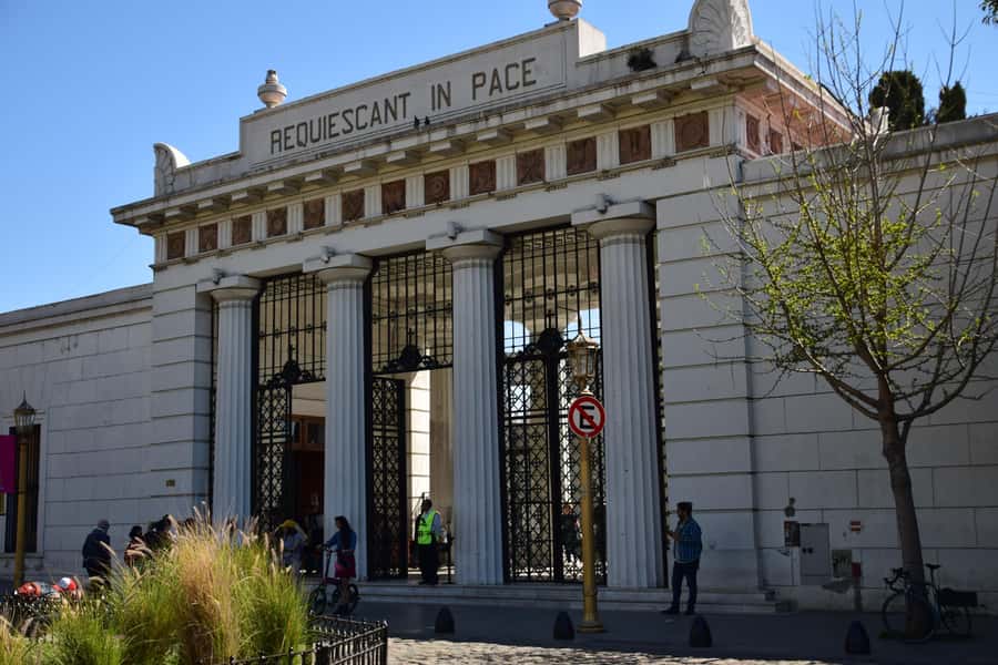 Buenos Aires: Private City Tour by Car with Hotel or Pickup - Plaza de Mayo and the political center