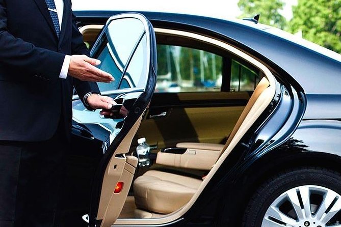 Buenos Aires: Private EZE Airport Transfer - Arriving at EZE and finding your driver