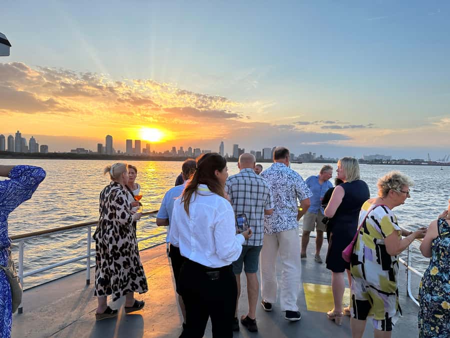 Buenos Aires: Puerto Madero Sunset Cruise with Open Bar - Open bar, music, and the onboard mood