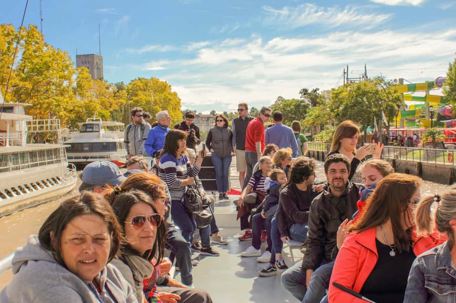 Buenos Aires: Puerto Madero to Tigre Round Trip Cruise - Boat comfort, service, and small limitations