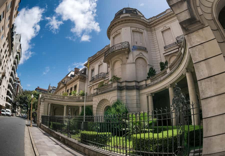 Buenos Aires: Recoleta and Retiro Tip Based Walking Tour - Arroyo and Alvear streets: Buenos Aires at its most polished