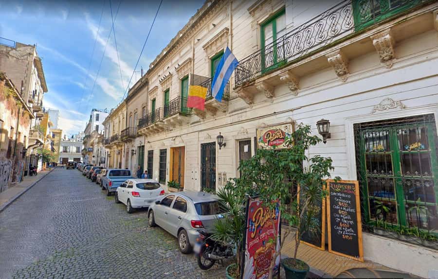 Buenos Aires: San Telmo and Market Guided Walking Tour - What the guides add to the experience