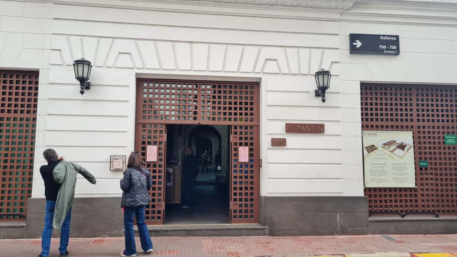 Buenos Aires: San Telmo, History, Bars, and Tango! - Architecture, government buildings, and street-level stories