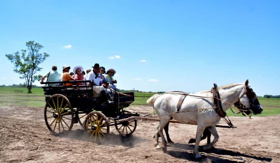 Buenos Aires: Santa Susana Ranch Day Tour, BBQ & Shows - Museum, Chapel, and Old-Fashioned Carriages