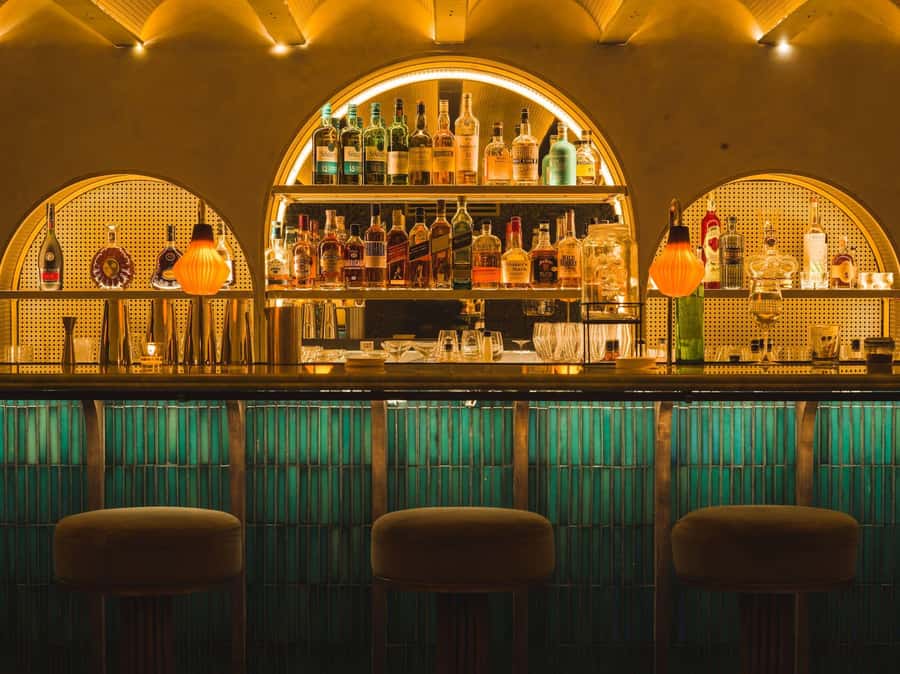 Buenos Aires: Speakeasy & Mixology Bar Tour with Cocktails - Stop one: a concealed speakeasy