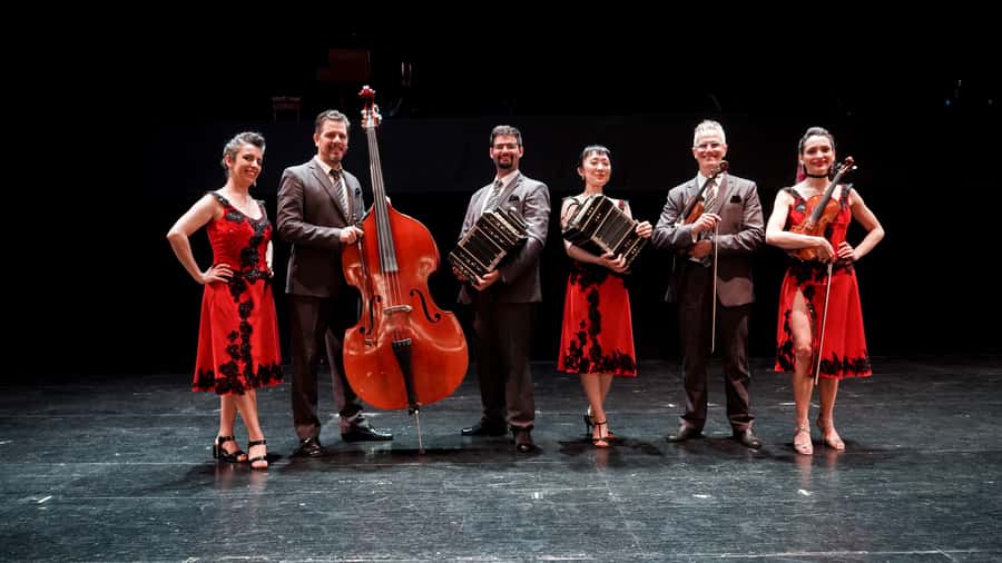 Buenos Aires: Tango Show at Tango Porteño & Optional Dinner - What happens during the 75-minute show