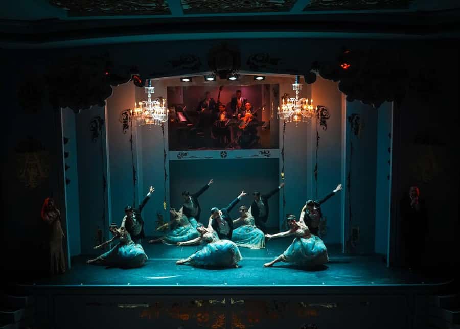 Café de los Angelitos - Traditional Night in Buenos Aires - The tango show and live accordion atmosphere