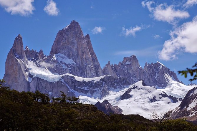 Chalten Trekking Lake of the Three : from Calafate with guide - Capri Lagoon for the shorter option
