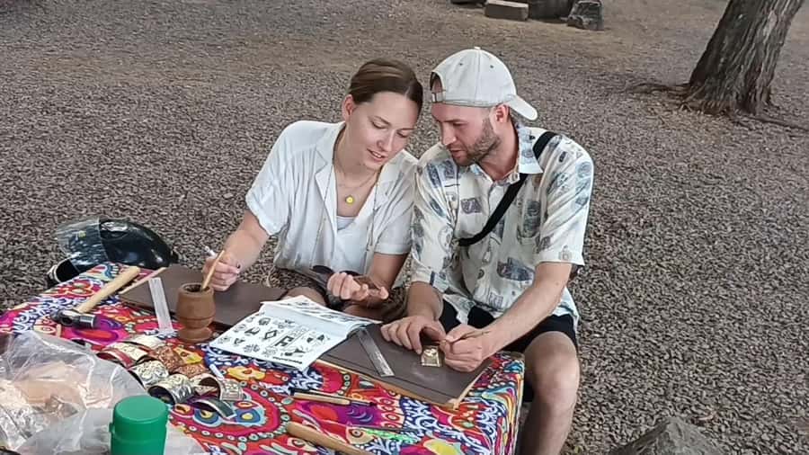 City of Salta: Alpaca and leather handicraft workshop in the open air! - Choosing your Argentine leather creation