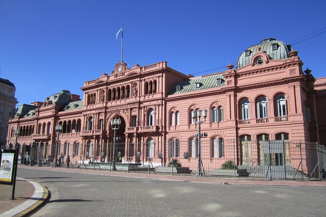 City Tour in Buenos Aires - Plaza de Mayo: the city’s civic center