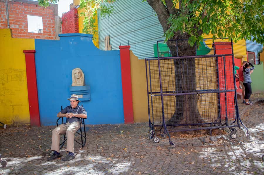 Classic City Tour of Buenos Aires: Neighborhoods and Emblems - Plaza de Mayo, Casa Rosada, and Argentina’s political center