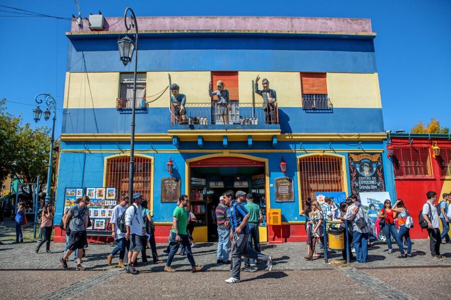 Classic City Tour of Buenos Aires: Neighborhoods and Emblems - Spanish commentary and English-speaking passengers
