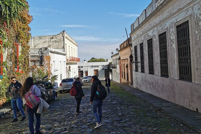 Colonia Day Trip & Optional Private Transfers from Buenos Aires - Lunch is not included, and that matters
