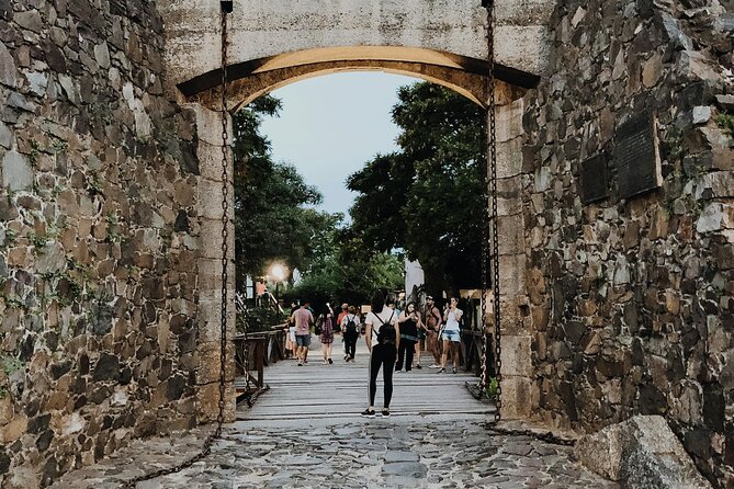 Colonia del Sacramento: Full Day Tour from Buenos Aires - What the walking tour adds