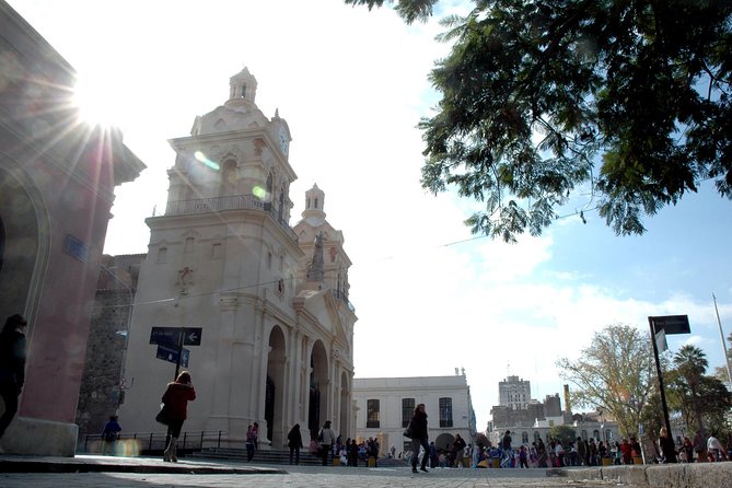 Cordoba City Tour - Along the Suquía River to Barrio Alberdi