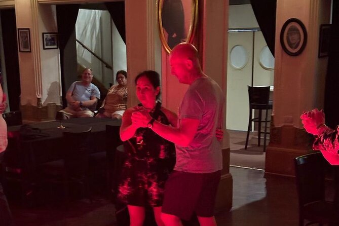 Dinner and Show with Beginner Tango Class for Cruisers - Entering Piazzolla Tango in central Buenos Aires