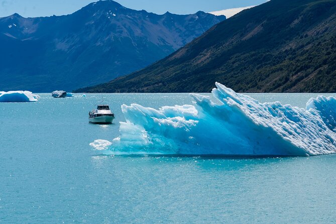 El Calafate: All Glaciers Tour with Navigation - The 300-meter walk from the refuge