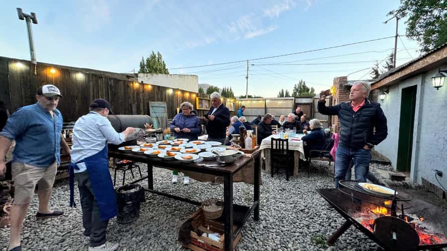 El Calafate: Argentine Cuisine Experience - Key details that shape the evening