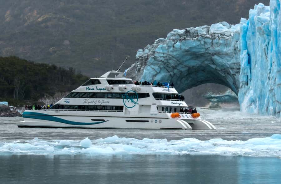 El Calafate: Glaciers Gourmet Experience - Full Day Cruise - Puesto Las Vacas brings you ashore